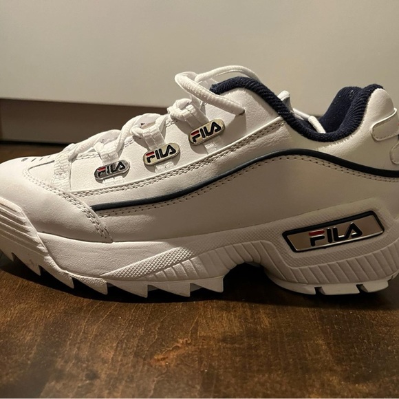 Fila White Runners Townhome size 7.5 - Picture 5 of 7